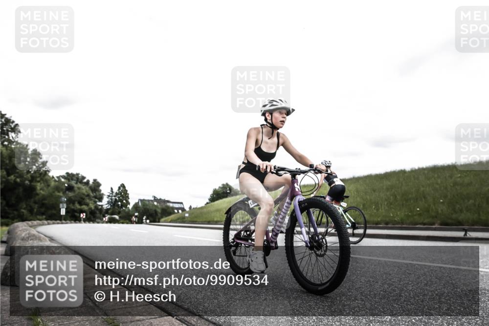 21.06.2026 - 29. Vierlanden-Triathlon H.Heesch http://msf.ph/oto/9909534 21.06.2026 14:58:17 Radfahren 1303 meine-sportfotos.de