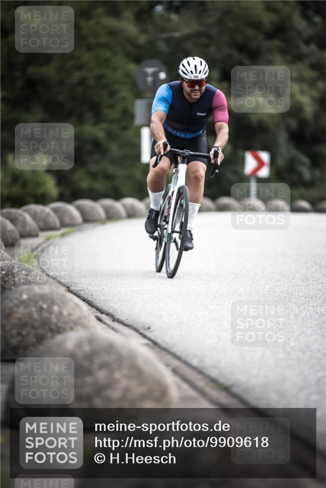 21.06.2026 - 29. Vierlanden-Triathlon H.Heesch http://msf.ph/oto/9909618 21.06.2026 11:55:17 Radfahren 225, 723, 767, 781, 803 meine-sportfotos.de