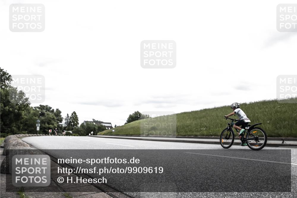 21.06.2026 - 29. Vierlanden-Triathlon H.Heesch http://msf.ph/oto/9909619 21.06.2026 15:00:01 Radfahren  meine-sportfotos.de