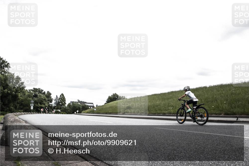 21.06.2026 - 29. Vierlanden-Triathlon H.Heesch http://msf.ph/oto/9909621 21.06.2026 15:00:01 Radfahren  meine-sportfotos.de