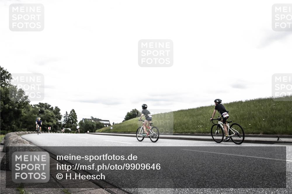 21.06.2026 - 29. Vierlanden-Triathlon H.Heesch http://msf.ph/oto/9909646 21.06.2026 15:00:06 Radfahren 1316 meine-sportfotos.de