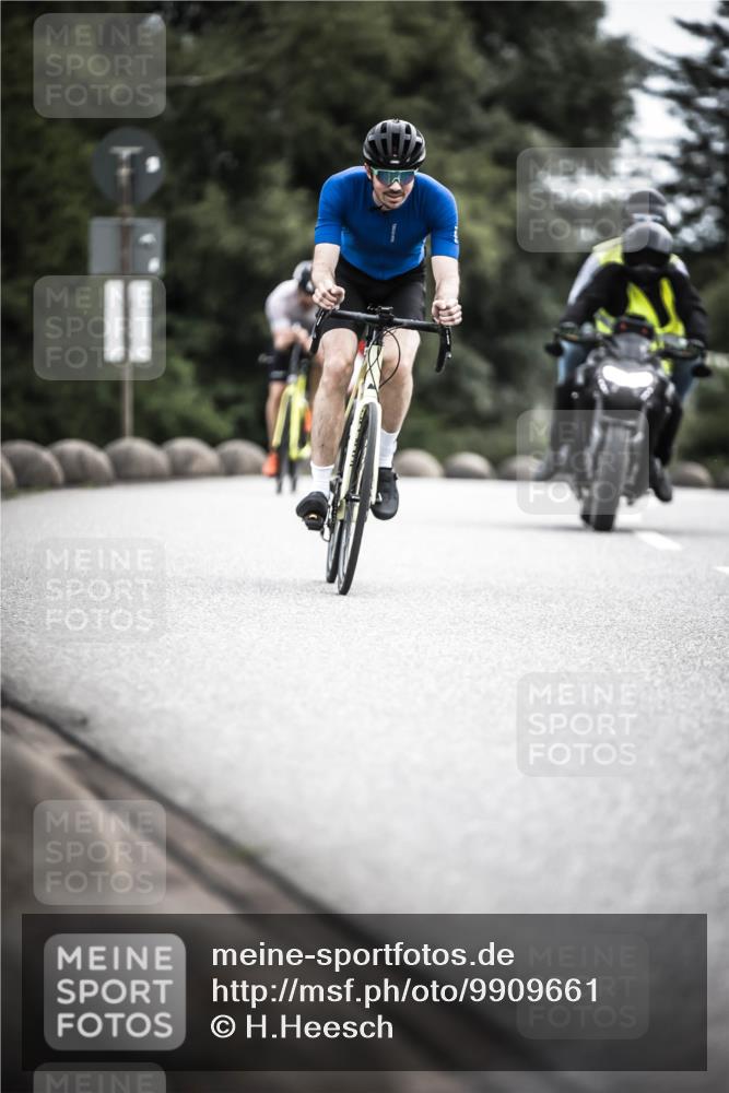 21.06.2026 - 29. Vierlanden-Triathlon H.Heesch http://msf.ph/oto/9909661 21.06.2026 11:55:26 Radfahren 221, 225, 680, 781, 811, 835, 863, 893 meine-sportfotos.de