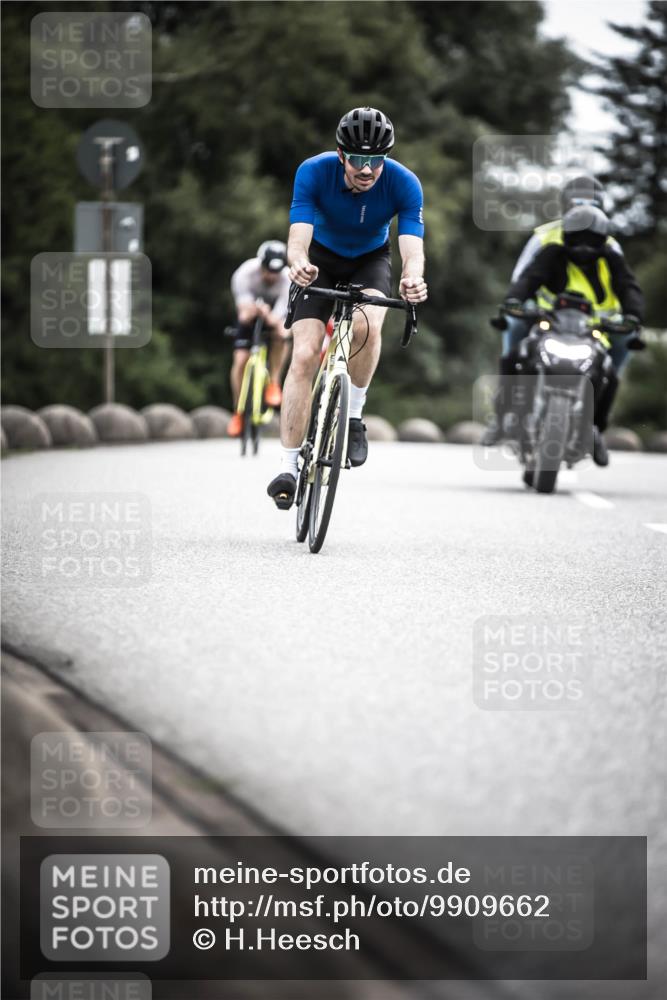 21.06.2026 - 29. Vierlanden-Triathlon H.Heesch http://msf.ph/oto/9909662 21.06.2026 11:55:26 Radfahren 221, 225, 680, 781, 811, 835, 863, 893 meine-sportfotos.de