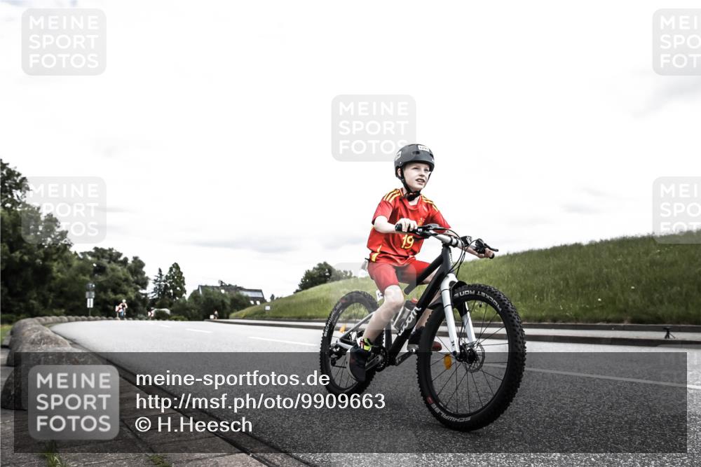 21.06.2026 - 29. Vierlanden-Triathlon H.Heesch http://msf.ph/oto/9909663 21.06.2026 15:00:42 Radfahren 1295 meine-sportfotos.de