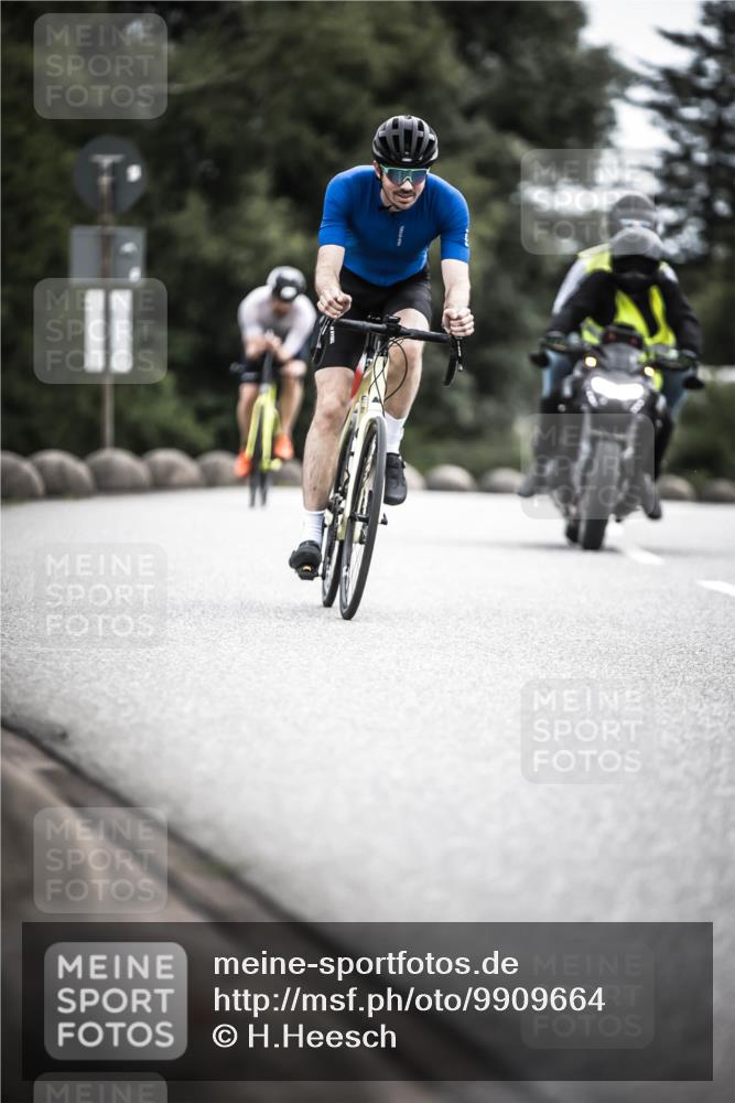 21.06.2026 - 29. Vierlanden-Triathlon H.Heesch http://msf.ph/oto/9909664 21.06.2026 11:55:26 Radfahren 221, 225, 680, 781, 811, 835, 863, 893 meine-sportfotos.de