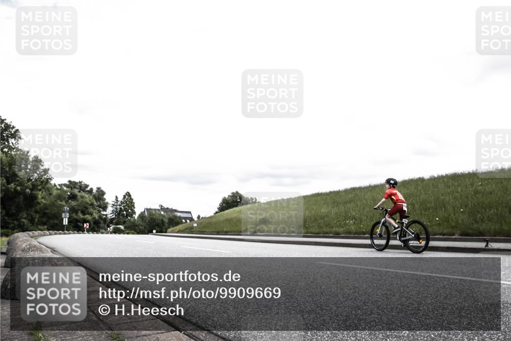 21.06.2026 - 29. Vierlanden-Triathlon H.Heesch http://msf.ph/oto/9909669 21.06.2026 15:00:53 Radfahren  meine-sportfotos.de
