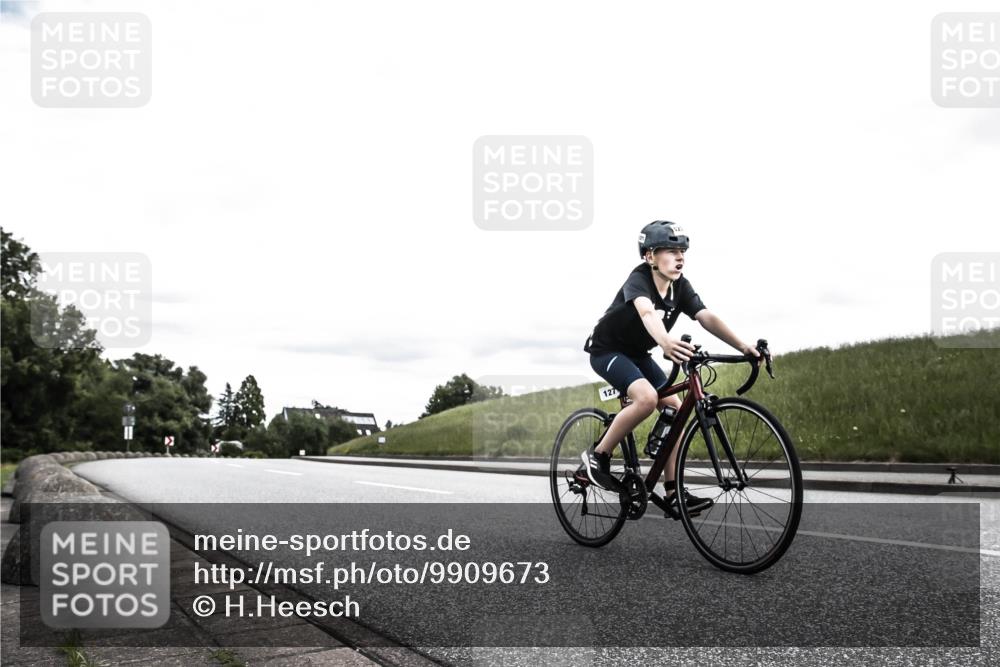 21.06.2026 - 29. Vierlanden-Triathlon H.Heesch http://msf.ph/oto/9909673 21.06.2026 15:01:14 Radfahren  meine-sportfotos.de