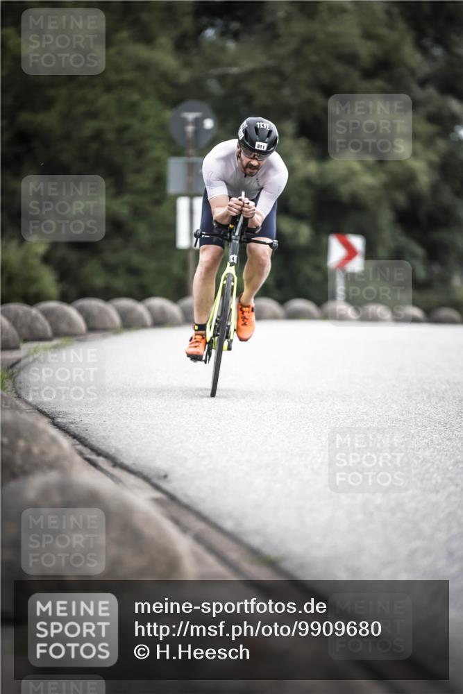 21.06.2026 - 29. Vierlanden-Triathlon H.Heesch http://msf.ph/oto/9909680 21.06.2026 11:55:28 Radfahren 221, 225, 680, 781, 811, 835, 863, 893 meine-sportfotos.de
