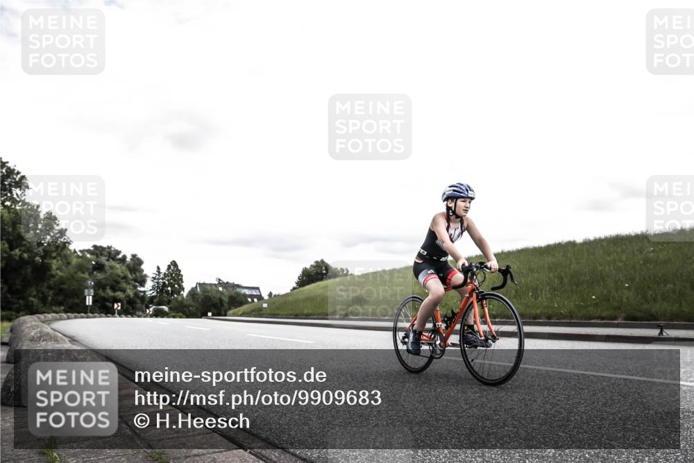 21.06.2026 - 29. Vierlanden-Triathlon H.Heesch http://msf.ph/oto/9909683 21.06.2026 15:02:19 Radfahren 1318 meine-sportfotos.de