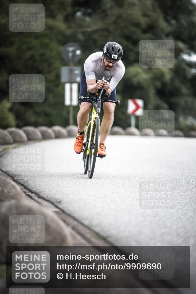 21.06.2026 - 29. Vierlanden-Triathlon H.Heesch http://msf.ph/oto/9909690 21.06.2026 11:55:28 Radfahren 221, 225, 680, 781, 811, 835, 863, 893 meine-sportfotos.de