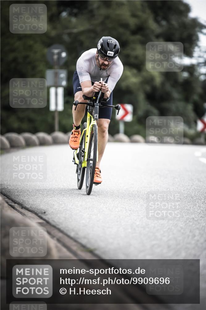 21.06.2026 - 29. Vierlanden-Triathlon H.Heesch http://msf.ph/oto/9909696 21.06.2026 11:55:28 Radfahren 221, 225, 680, 781, 811, 835, 863, 893 meine-sportfotos.de