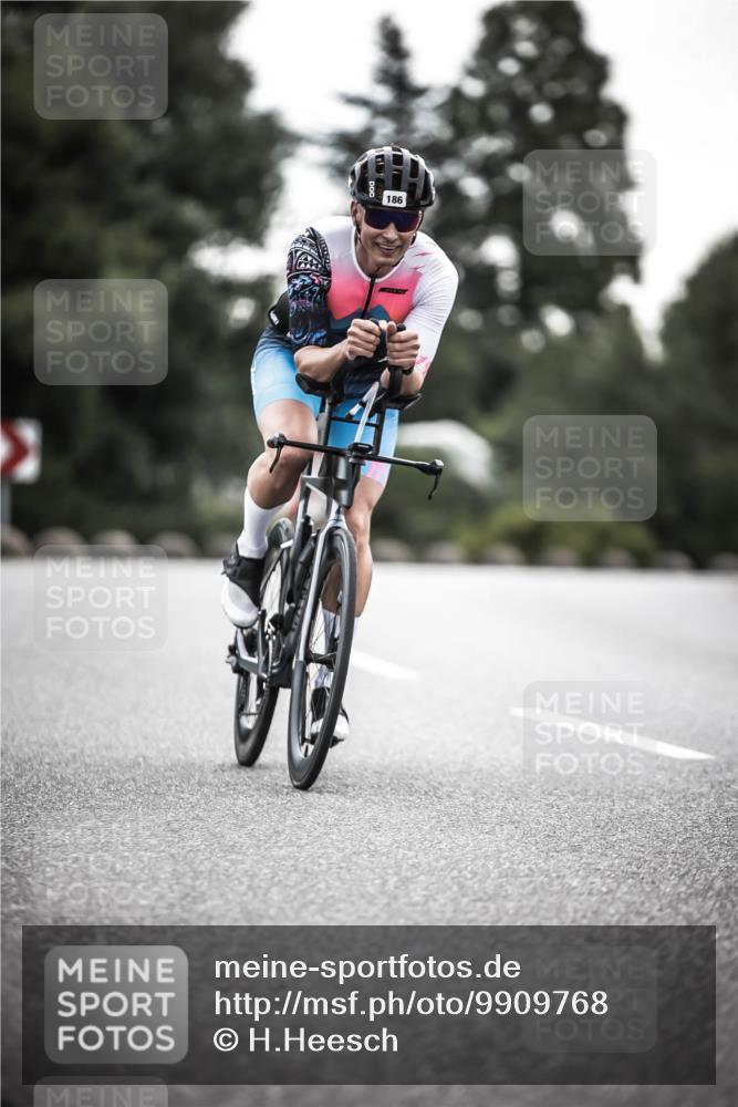 21.06.2026 - 29. Vierlanden-Triathlon H.Heesch http://msf.ph/oto/9909768 21.06.2026 09:29:42 Radfahren 186, 249, 281 meine-sportfotos.de