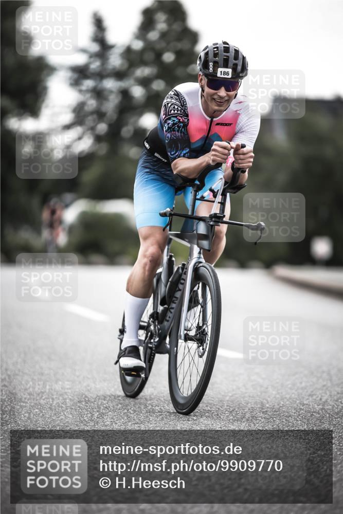 21.06.2026 - 29. Vierlanden-Triathlon H.Heesch http://msf.ph/oto/9909770 21.06.2026 09:29:43 Radfahren 186, 249, 281 meine-sportfotos.de
