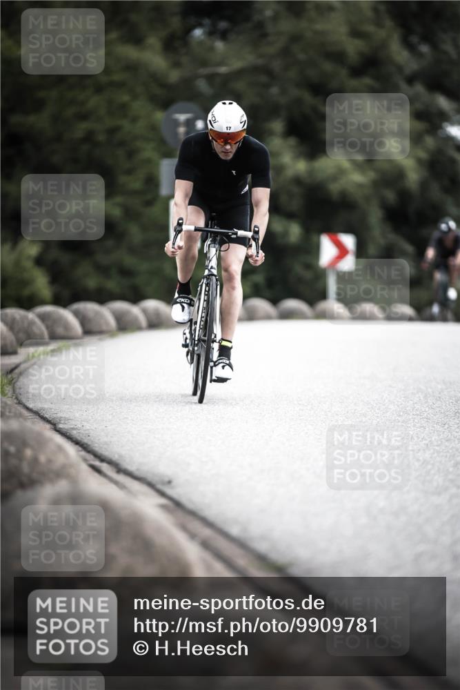 21.06.2026 - 29. Vierlanden-Triathlon H.Heesch http://msf.ph/oto/9909781 21.06.2026 11:56:21 Radfahren 17, 644, 704, 887 meine-sportfotos.de