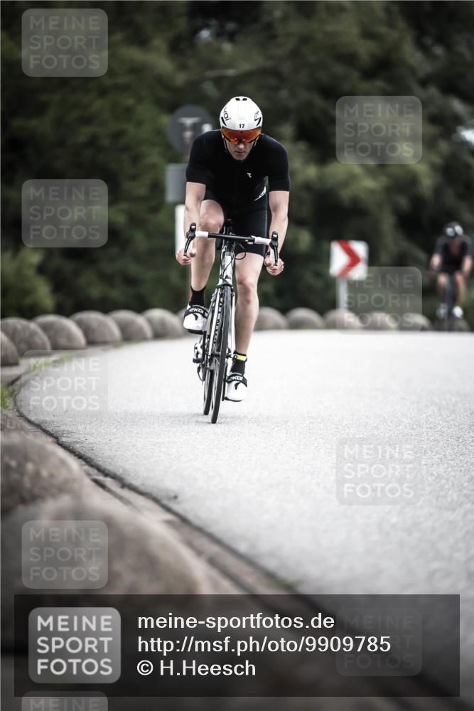 21.06.2026 - 29. Vierlanden-Triathlon H.Heesch http://msf.ph/oto/9909785 21.06.2026 11:56:21 Radfahren 17, 644, 704, 887 meine-sportfotos.de