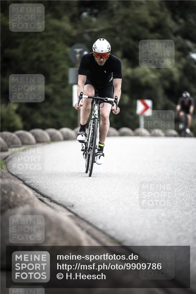 21.06.2026 - 29. Vierlanden-Triathlon H.Heesch http://msf.ph/oto/9909786 21.06.2026 11:56:21 Radfahren 17, 644, 704, 887 meine-sportfotos.de