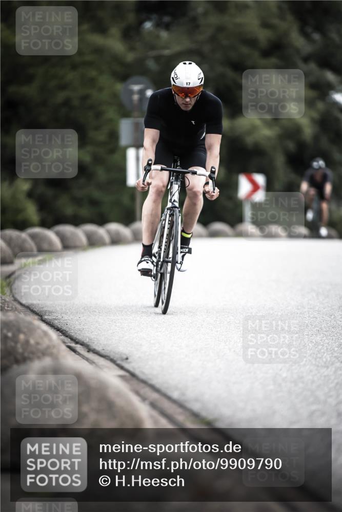 21.06.2026 - 29. Vierlanden-Triathlon H.Heesch http://msf.ph/oto/9909790 21.06.2026 11:56:21 Radfahren 17, 644, 704, 887 meine-sportfotos.de