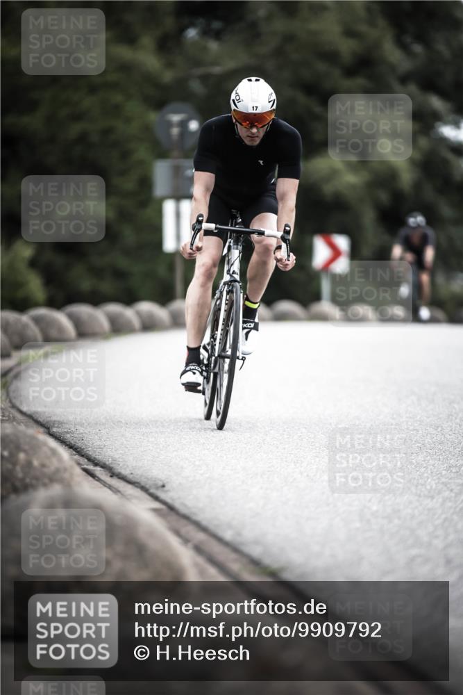 21.06.2026 - 29. Vierlanden-Triathlon H.Heesch http://msf.ph/oto/9909792 21.06.2026 11:56:21 Radfahren 17, 644, 704, 887 meine-sportfotos.de