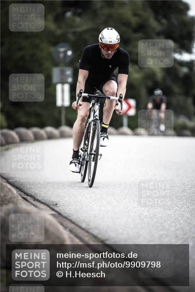 21.06.2026 - 29. Vierlanden-Triathlon H.Heesch http://msf.ph/oto/9909798 21.06.2026 11:56:21 Radfahren 17, 644, 704, 887 meine-sportfotos.de