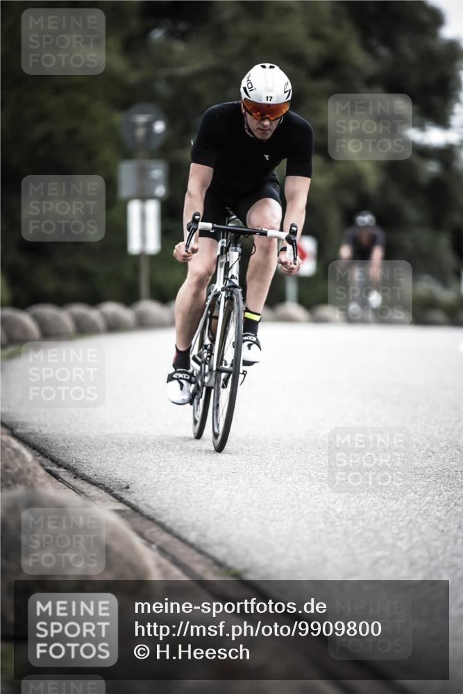 21.06.2026 - 29. Vierlanden-Triathlon H.Heesch http://msf.ph/oto/9909800 21.06.2026 11:56:21 Radfahren 17, 644, 704, 887 meine-sportfotos.de