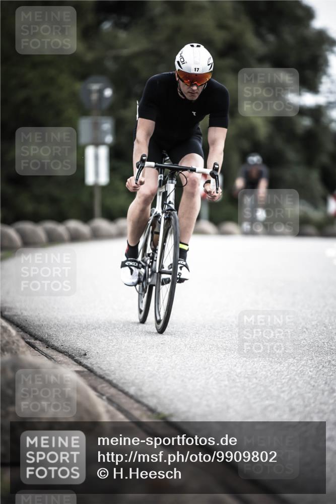 21.06.2026 - 29. Vierlanden-Triathlon H.Heesch http://msf.ph/oto/9909802 21.06.2026 11:56:22 Radfahren 17, 644, 704, 887 meine-sportfotos.de
