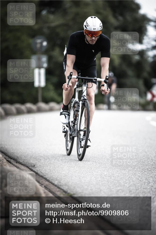 21.06.2026 - 29. Vierlanden-Triathlon H.Heesch http://msf.ph/oto/9909806 21.06.2026 11:56:22 Radfahren 17, 644, 704, 887 meine-sportfotos.de