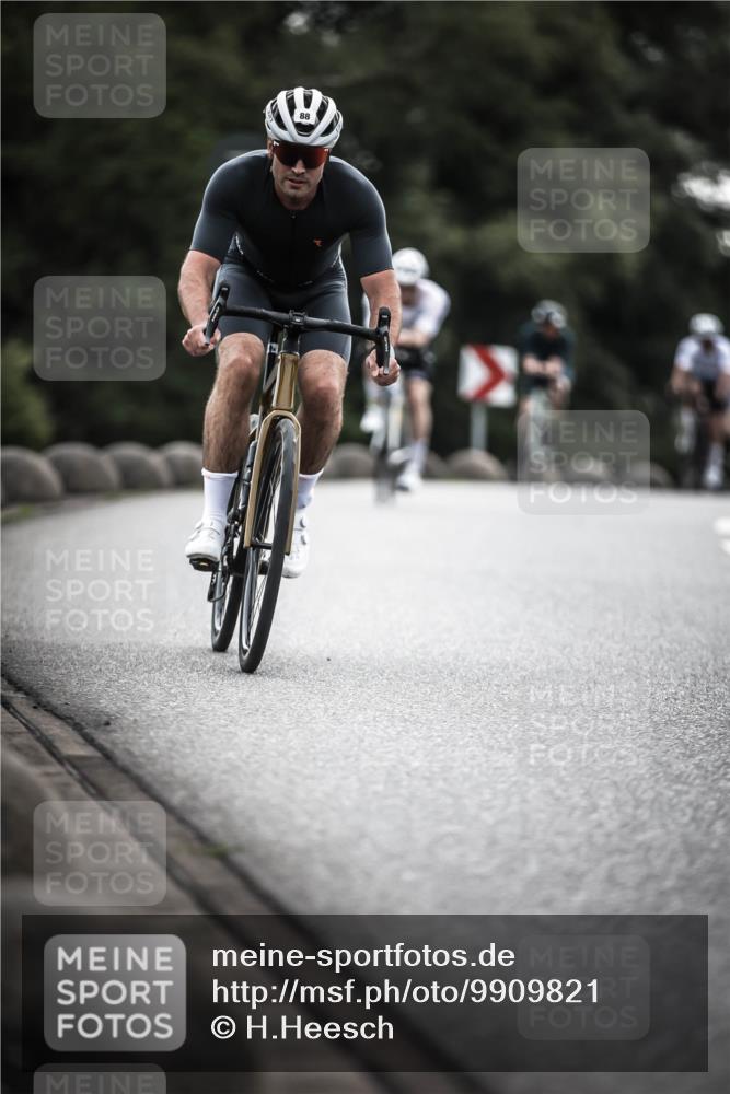 21.06.2026 - 29. Vierlanden-Triathlon H.Heesch http://msf.ph/oto/9909821 21.06.2026 09:29:55 Radfahren 7, 38, 67, 82, 88, 100, 109 meine-sportfotos.de