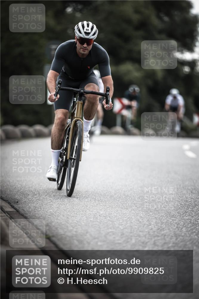 21.06.2026 - 29. Vierlanden-Triathlon H.Heesch http://msf.ph/oto/9909825 21.06.2026 09:29:55 Radfahren 7, 38, 67, 82, 88, 100, 109 meine-sportfotos.de
