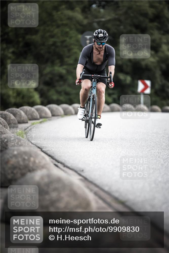 21.06.2026 - 29. Vierlanden-Triathlon H.Heesch http://msf.ph/oto/9909830 21.06.2026 11:56:26 Radfahren 17, 644, 704, 785, 887 meine-sportfotos.de
