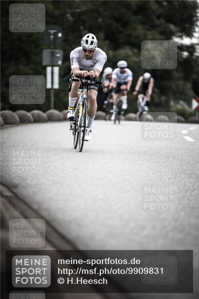 21.06.2026 - 29. Vierlanden-Triathlon H.Heesch http://msf.ph/oto/9909831 21.06.2026 09:29:57 Radfahren 7, 38, 59, 67, 82, 88, 100, 109, 163, 276 meine-sportfotos.de