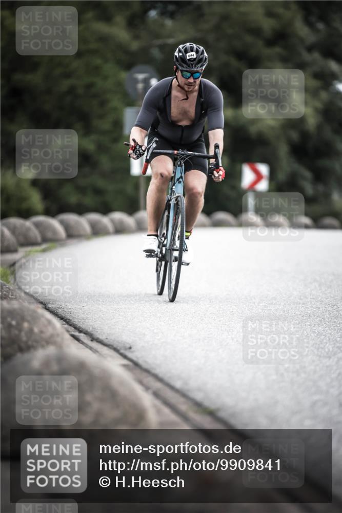 21.06.2026 - 29. Vierlanden-Triathlon H.Heesch http://msf.ph/oto/9909841 21.06.2026 11:56:26 Radfahren 17, 644, 704, 785, 887 meine-sportfotos.de