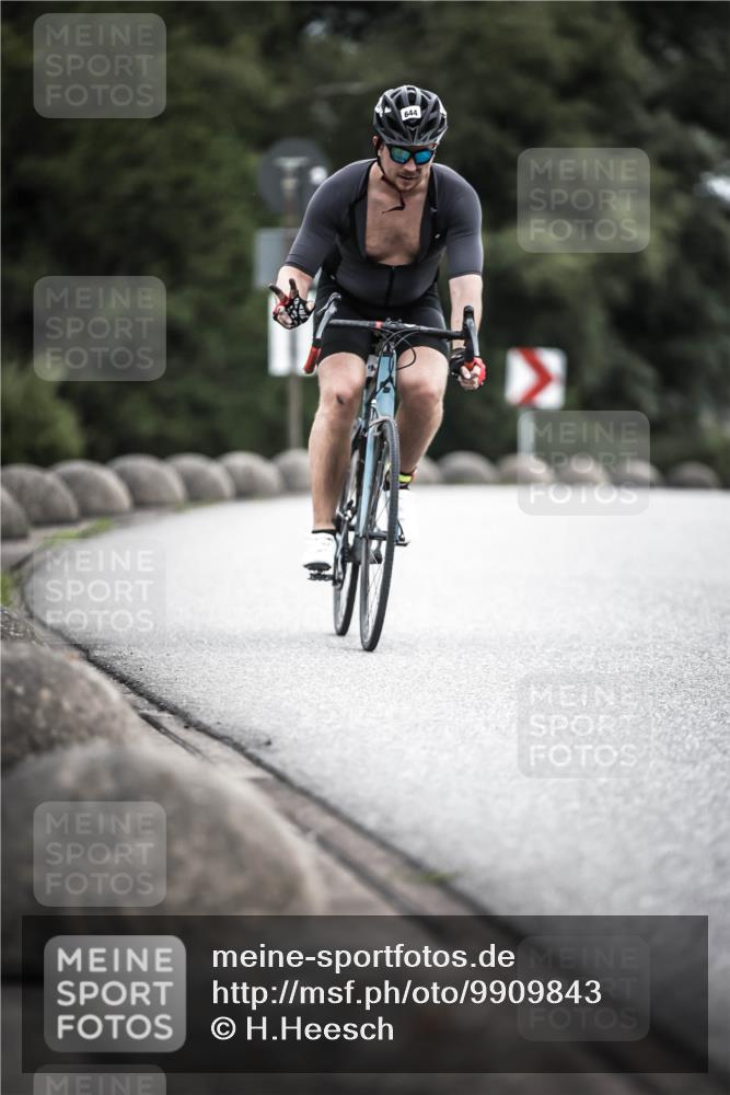 21.06.2026 - 29. Vierlanden-Triathlon H.Heesch http://msf.ph/oto/9909843 21.06.2026 11:56:26 Radfahren 17, 644, 704, 785, 887 meine-sportfotos.de