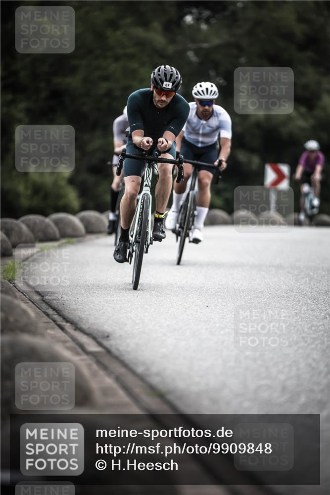 21.06.2026 - 29. Vierlanden-Triathlon H.Heesch http://msf.ph/oto/9909848 21.06.2026 09:29:59 Radfahren 7, 38, 59, 67, 82, 88, 100, 109, 163, 276 meine-sportfotos.de