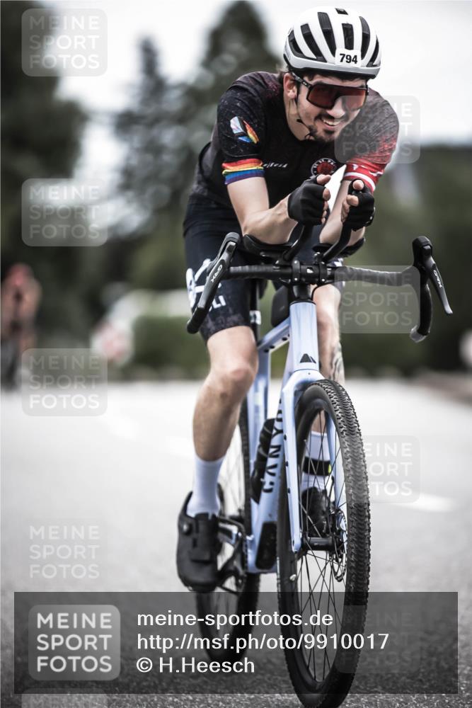 21.06.2026 - 29. Vierlanden-Triathlon H.Heesch http://msf.ph/oto/9910017 21.06.2026 11:57:05 Radfahren 769, 794, 898 meine-sportfotos.de