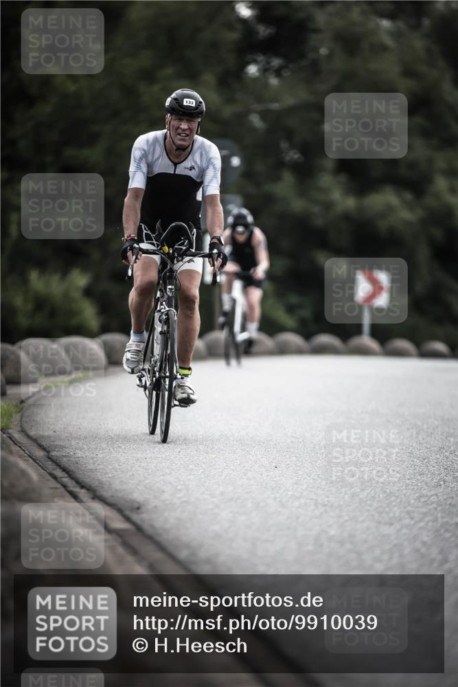 21.06.2026 - 29. Vierlanden-Triathlon H.Heesch http://msf.ph/oto/9910039 21.06.2026 09:30:21 Radfahren 80, 118, 133, 246 meine-sportfotos.de