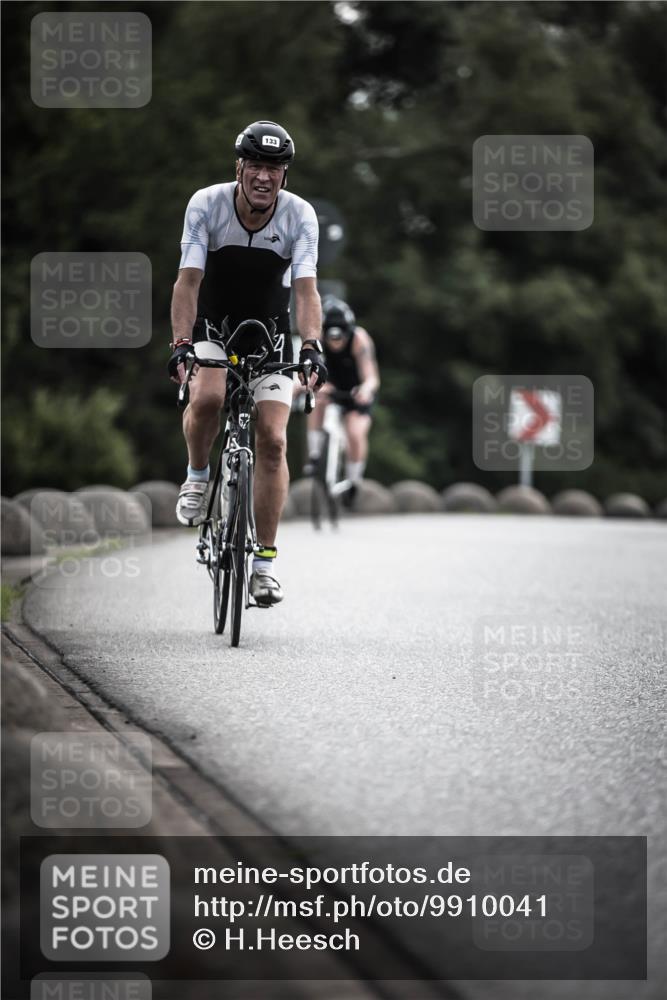 21.06.2026 - 29. Vierlanden-Triathlon H.Heesch http://msf.ph/oto/9910041 21.06.2026 09:30:21 Radfahren 80, 118, 133, 246 meine-sportfotos.de