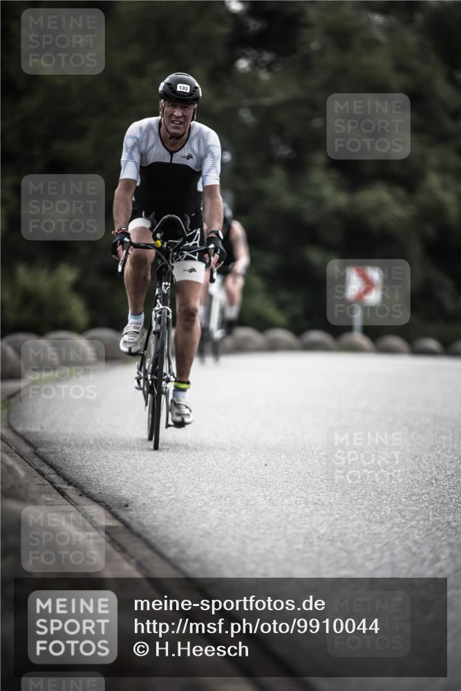 21.06.2026 - 29. Vierlanden-Triathlon H.Heesch http://msf.ph/oto/9910044 21.06.2026 09:30:21 Radfahren 80, 118, 133, 246 meine-sportfotos.de