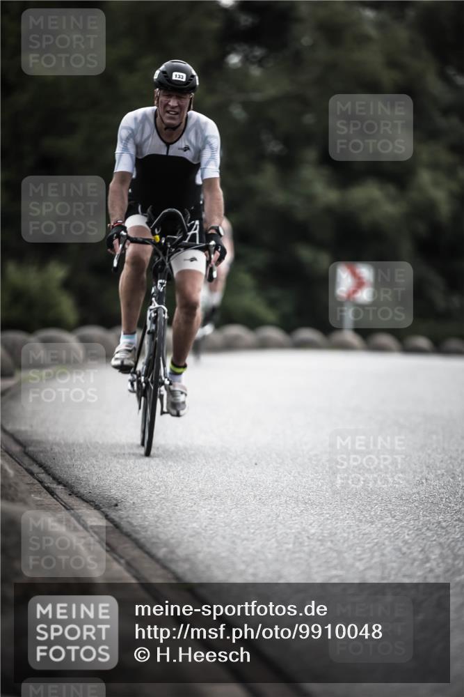 21.06.2026 - 29. Vierlanden-Triathlon H.Heesch http://msf.ph/oto/9910048 21.06.2026 09:30:21 Radfahren 80, 118, 133, 246 meine-sportfotos.de