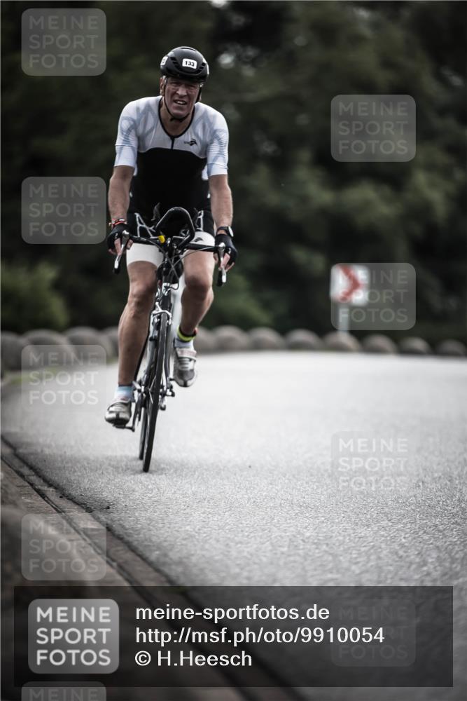21.06.2026 - 29. Vierlanden-Triathlon H.Heesch http://msf.ph/oto/9910054 21.06.2026 09:30:21 Radfahren 80, 118, 133, 246 meine-sportfotos.de