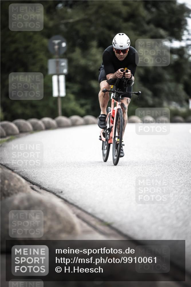 21.06.2026 - 29. Vierlanden-Triathlon H.Heesch http://msf.ph/oto/9910061 21.06.2026 11:57:20 Radfahren 780, 786 meine-sportfotos.de