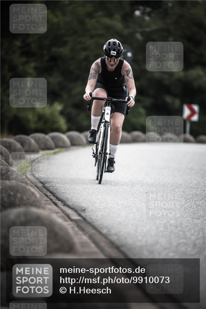21.06.2026 - 29. Vierlanden-Triathlon H.Heesch http://msf.ph/oto/9910073 21.06.2026 09:30:23 Radfahren 80, 133, 246 meine-sportfotos.de