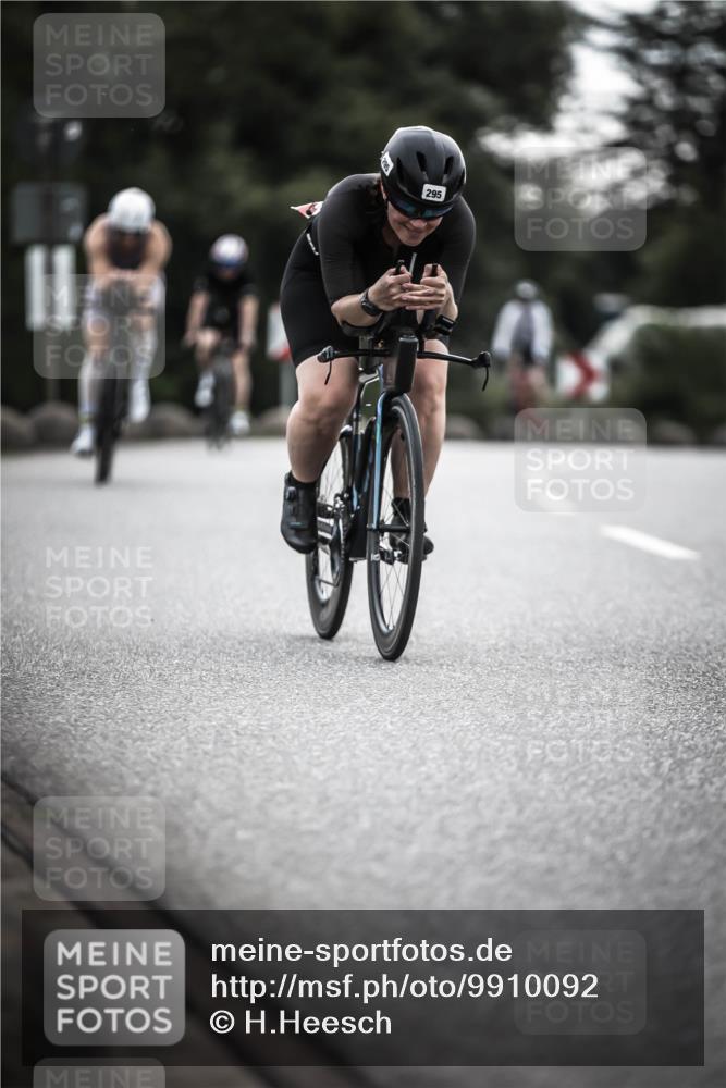 21.06.2026 - 29. Vierlanden-Triathlon H.Heesch http://msf.ph/oto/9910092 21.06.2026 09:30:32 Radfahren 35, 159, 225, 248, 295 meine-sportfotos.de