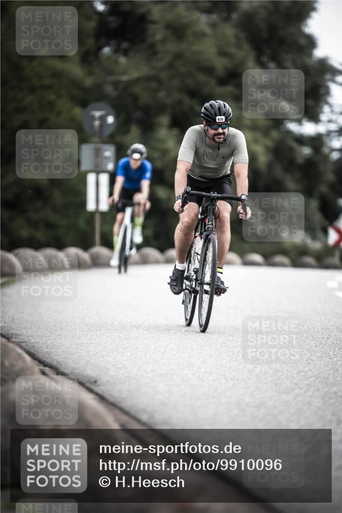 21.06.2026 - 29. Vierlanden-Triathlon H.Heesch http://msf.ph/oto/9910096 21.06.2026 11:57:33 Radfahren 635, 648 meine-sportfotos.de