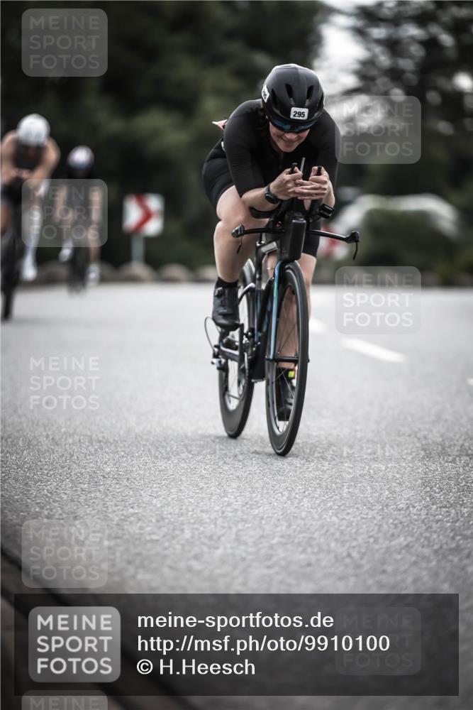 21.06.2026 - 29. Vierlanden-Triathlon H.Heesch http://msf.ph/oto/9910100 21.06.2026 09:30:32 Radfahren 35, 159, 225, 248, 295 meine-sportfotos.de