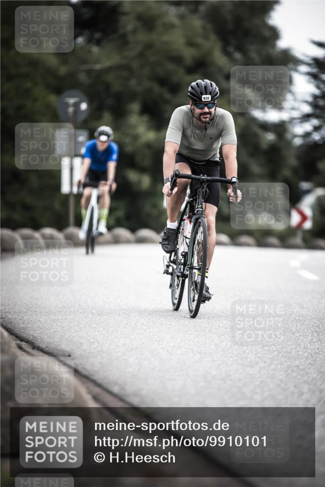 21.06.2026 - 29. Vierlanden-Triathlon H.Heesch http://msf.ph/oto/9910101 21.06.2026 11:57:33 Radfahren 635, 648 meine-sportfotos.de