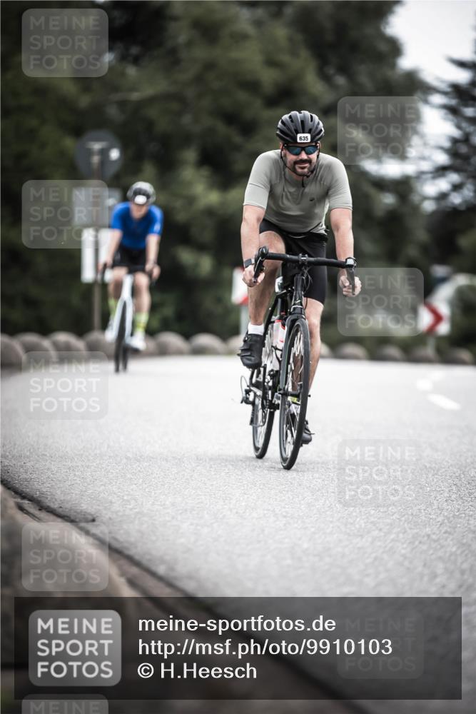 21.06.2026 - 29. Vierlanden-Triathlon H.Heesch http://msf.ph/oto/9910103 21.06.2026 11:57:33 Radfahren 635, 648 meine-sportfotos.de