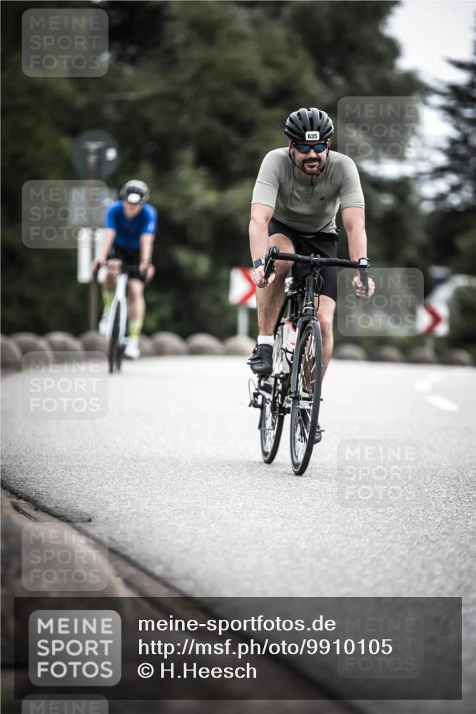 21.06.2026 - 29. Vierlanden-Triathlon H.Heesch http://msf.ph/oto/9910105 21.06.2026 11:57:33 Radfahren 635, 648 meine-sportfotos.de