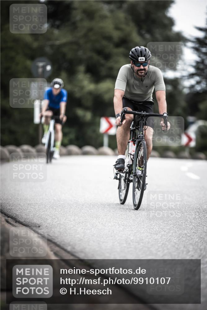 21.06.2026 - 29. Vierlanden-Triathlon H.Heesch http://msf.ph/oto/9910107 21.06.2026 11:57:33 Radfahren 635, 648 meine-sportfotos.de