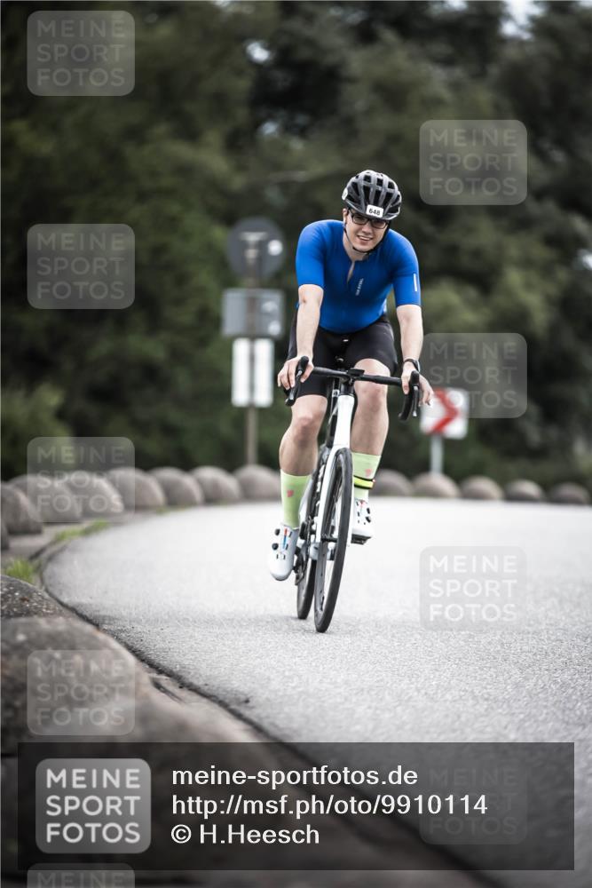 21.06.2026 - 29. Vierlanden-Triathlon H.Heesch http://msf.ph/oto/9910114 21.06.2026 11:57:35 Radfahren 635, 648 meine-sportfotos.de