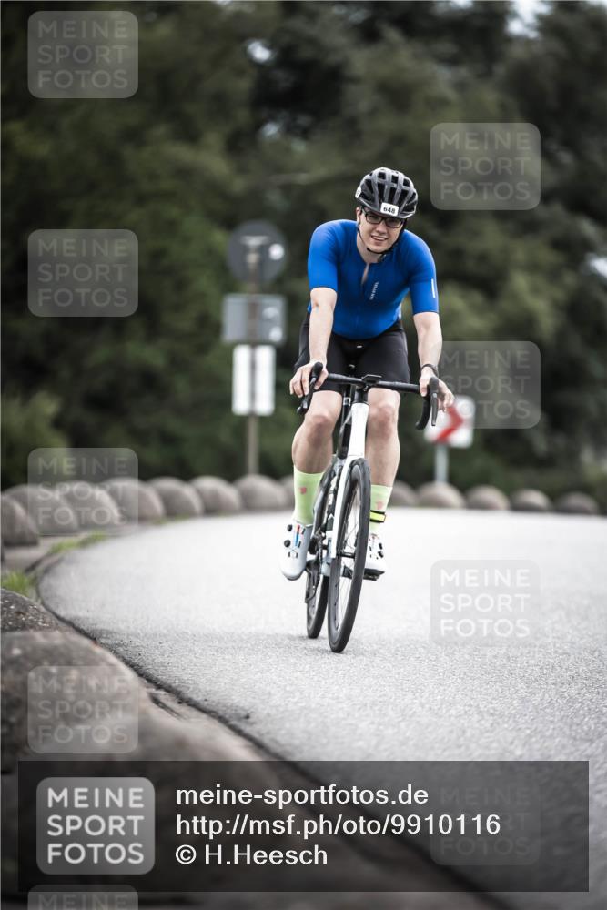 21.06.2026 - 29. Vierlanden-Triathlon H.Heesch http://msf.ph/oto/9910116 21.06.2026 11:57:35 Radfahren 635, 648 meine-sportfotos.de